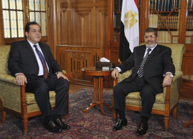Egyptian President Mohamed Morsi (R) meets with opposition figure Ayman Nour (L), chairman of el-Ghad political party, in Cairo February 16, 2013. (REUTERS/Egyptian Presidency/Handout)
