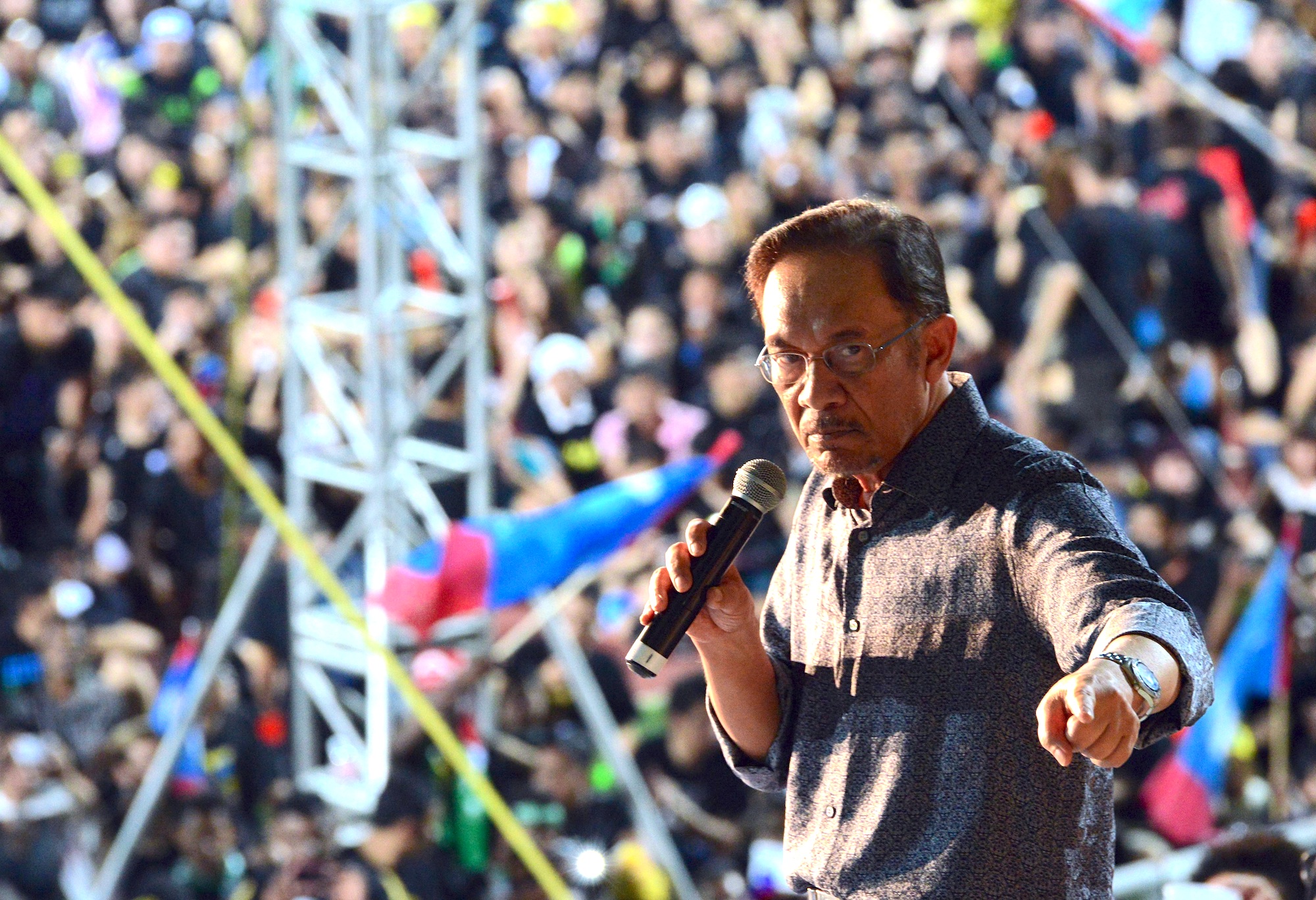 Opposition leader Anwar Ibrahim addresses tens of thousands of supporters at a protest rally in the Penang stadium at Batu Kawan on May 11, 2013, in the opposition-governed northern state of Penang.
