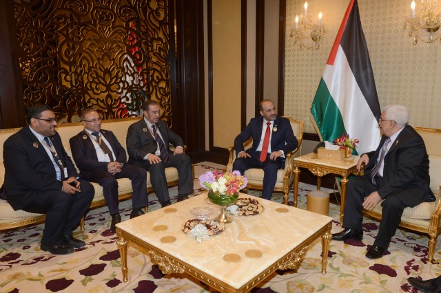 Palestinian President Mahmoud Abbas meets with members of Syria's opposition coalition at the Arab League summit March 25, 2014. (Thaer Ghanaim/PPO via Getty Images)