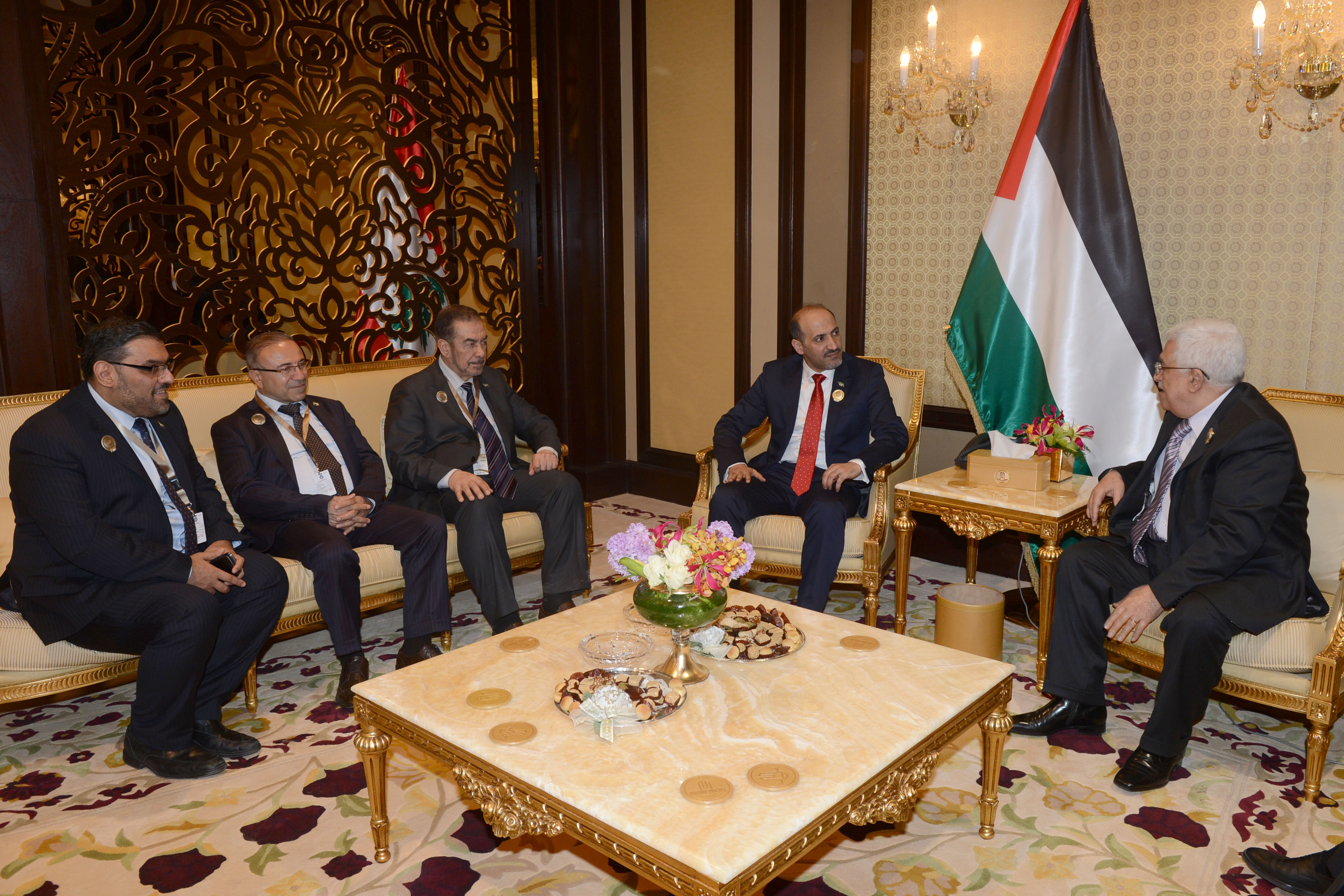Palestinian President Mahmoud Abbas meets with members of Syria's opposition coalition at the Arab League summit March 25, 2014. (Thaer Ghanaim/PPO via Getty Images)