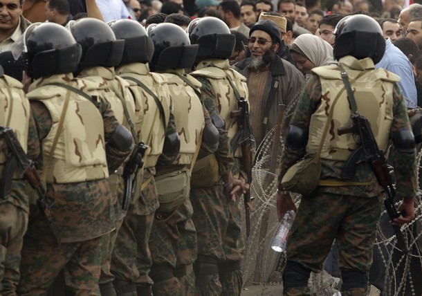 Egyptian soldiers. (Source: BeBo OpaA/flickr)