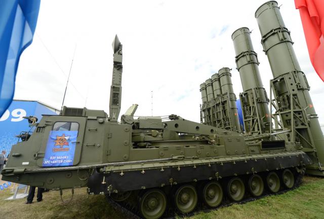 A 9A84ME launcher unit of the S-300VM 'Antey-2500' (NATO reporting name SA-23 Gladiator\Giant), Russian-made anti-ballistic missile system, is displayed during the MAKS-2013, the International Aviation and Space Show, in Zhukovsky, outside Moscow, on August 27, 2013.