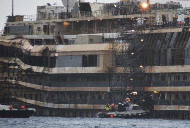 A team of experts go to inspect the wreck of the ship Costa Concordia on January 23, 2014 in Isola del Giglio, Italy. A team of experts go to inspect the wreck of the ship Costa Concordia on January 23, 2014 in Isola del Giglio, Italy.