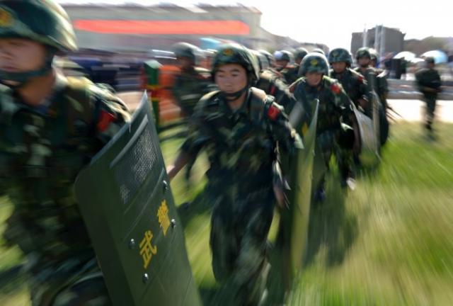 An anti-terrorism force in Xinjiang, July 2, 2013. (AFP PHOTO) An anti-terrorism force in Xinjiang, July 2, 2013. (AFP PHOTO)